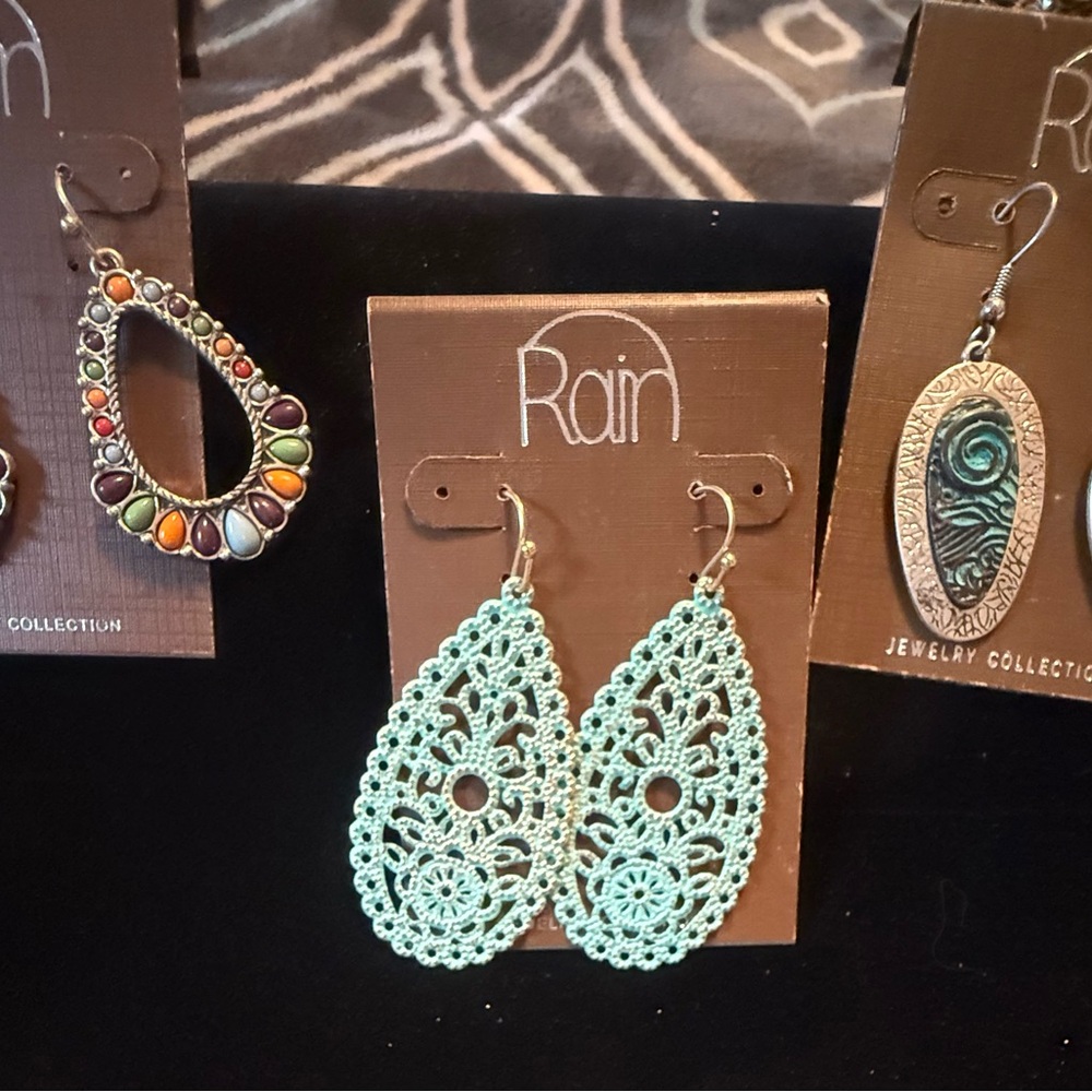Rains Mint Green Lace Earrings
